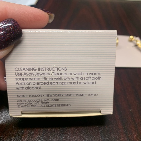 Avon vintage “Sparkling Reflection” Goldtone Drop clip Earrings with Crystals. - Picture 2 of 5